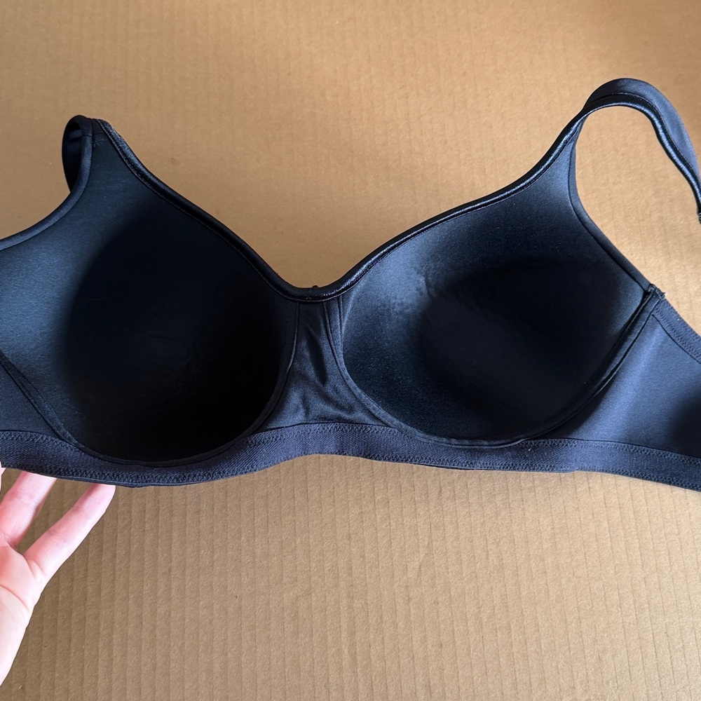 Vanity Fair Black Wireless Full Coverage Bra Size… - image 5